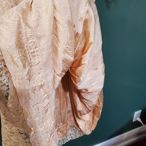 Vintage | Peach Lace Dress - Picture 3 of 5